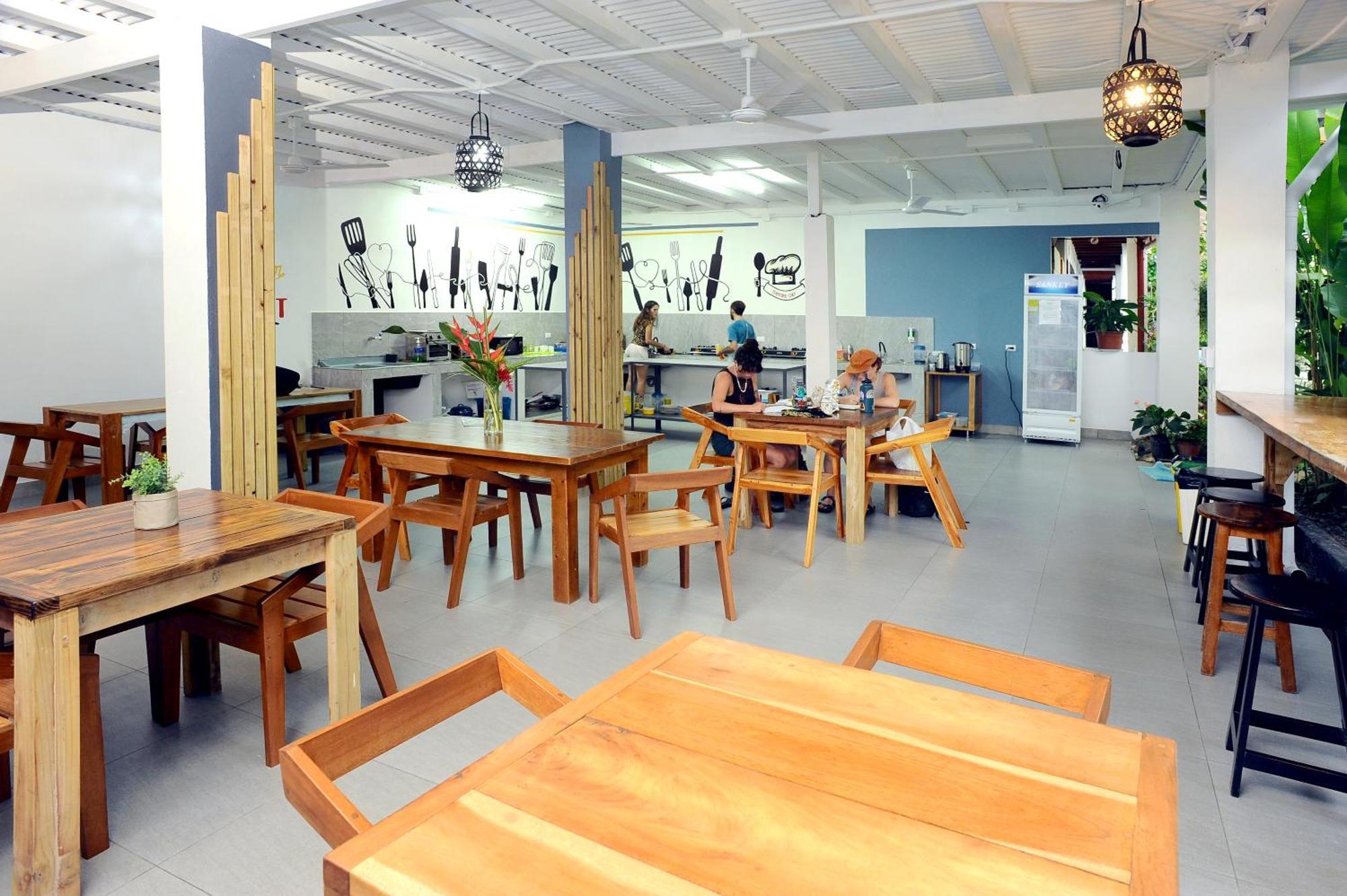 Private Fully Furnished Home At Wide Mouth Frog Hostel Quepos Zewnętrze zdjęcie