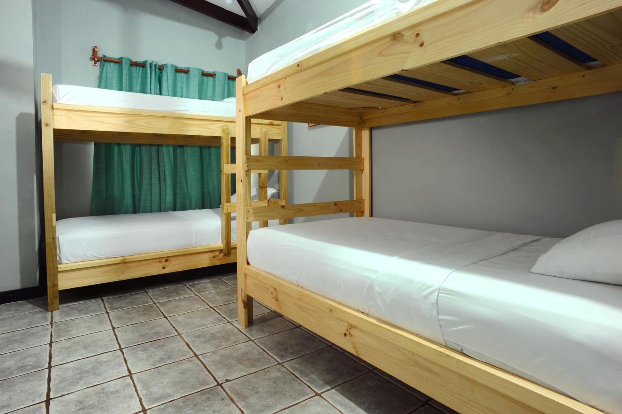 Private Fully Furnished Home At Wide Mouth Frog Hostel Quepos Zewnętrze zdjęcie
