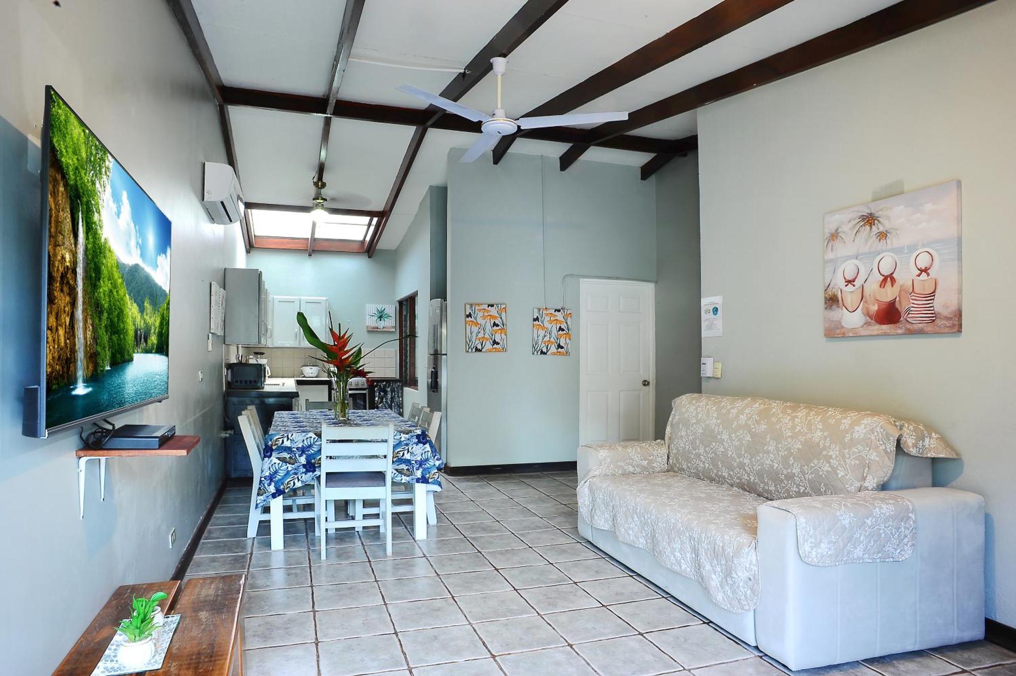 Private Fully Furnished Home At Wide Mouth Frog Hostel Quepos Zewnętrze zdjęcie