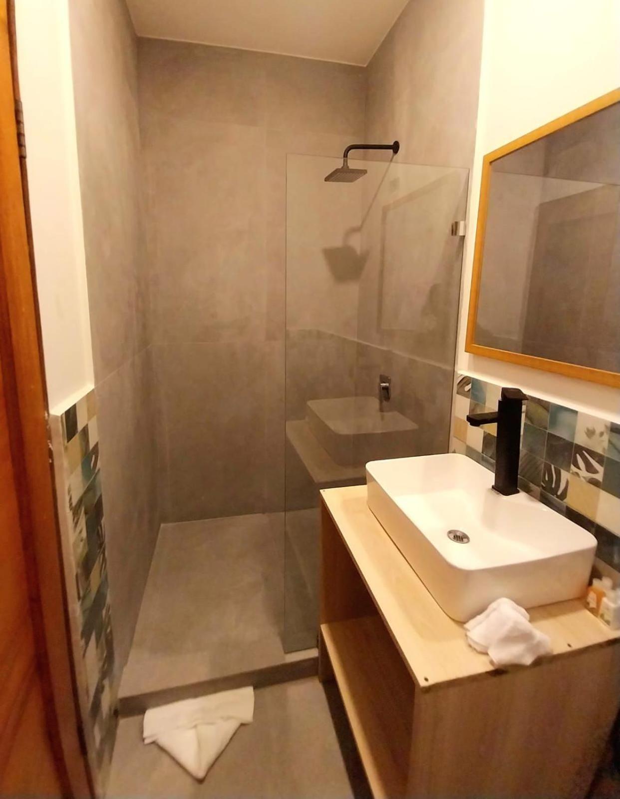 Private Fully Furnished Home At Wide Mouth Frog Hostel Quepos Zewnętrze zdjęcie