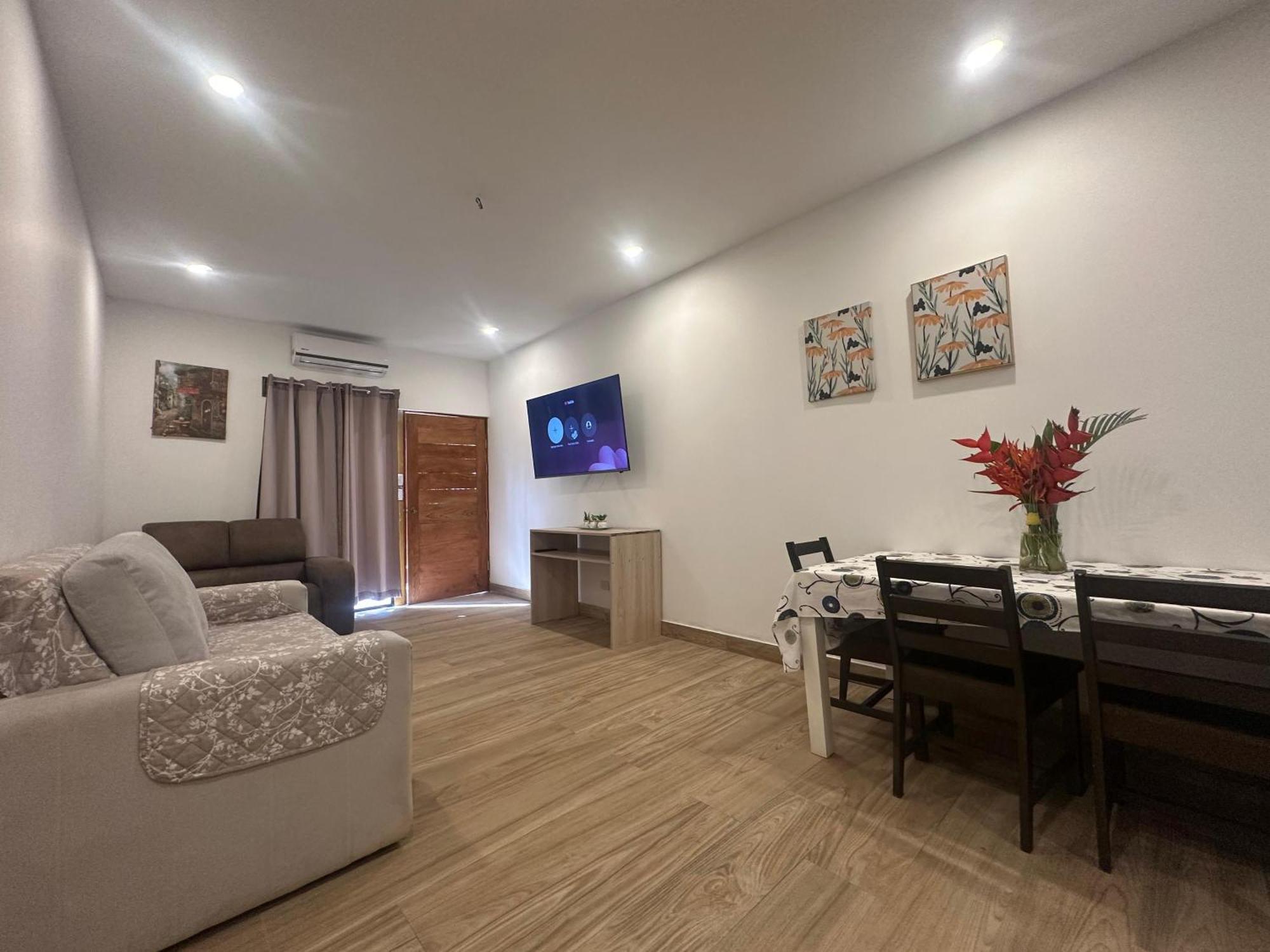 Private Fully Furnished Home At Wide Mouth Frog Hostel Quepos Zewnętrze zdjęcie