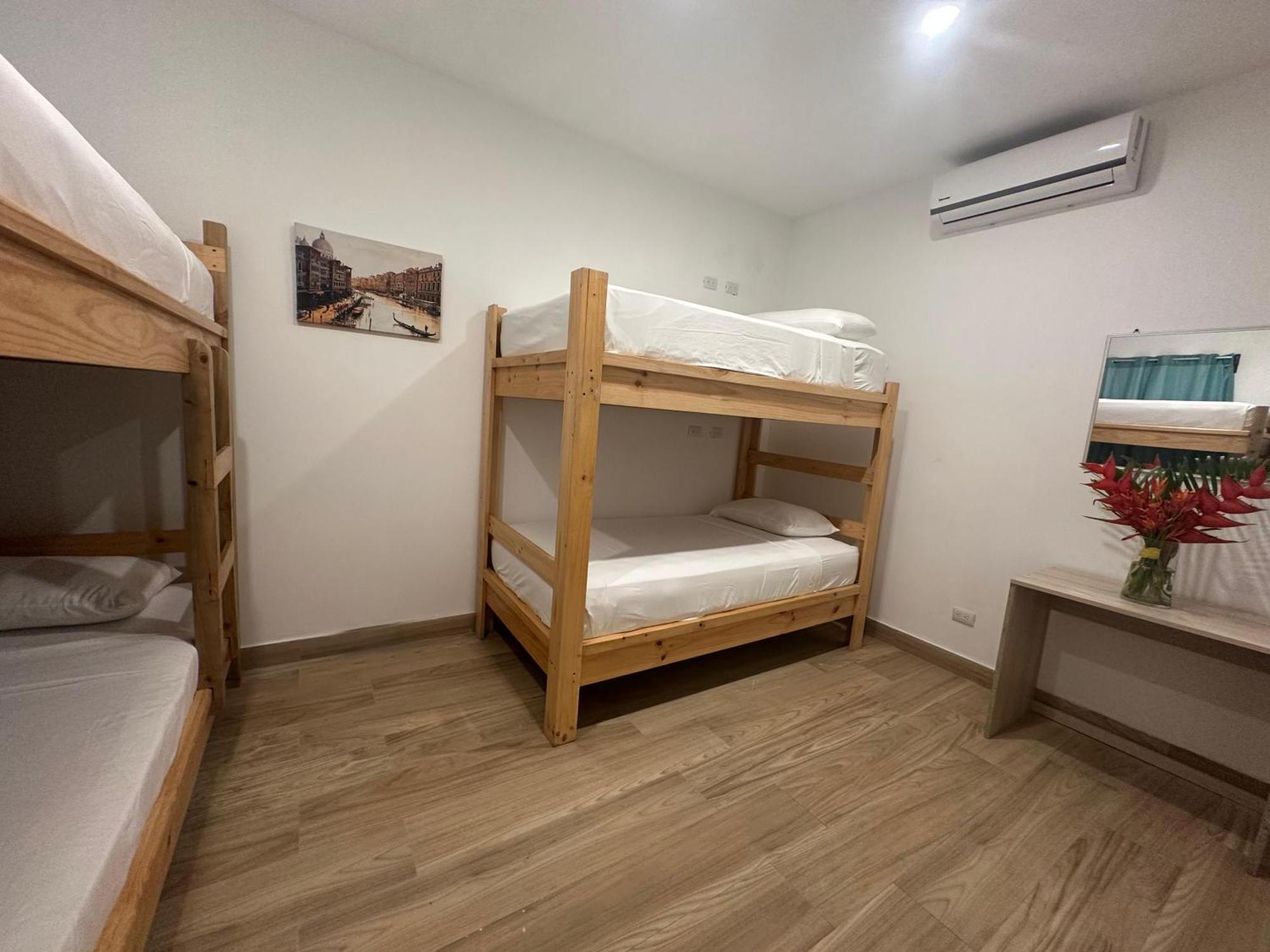 Private Fully Furnished Home At Wide Mouth Frog Hostel Quepos Zewnętrze zdjęcie